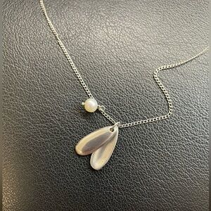 🇨🇦 dushka Double Petal and Pearl Slver Necklace
